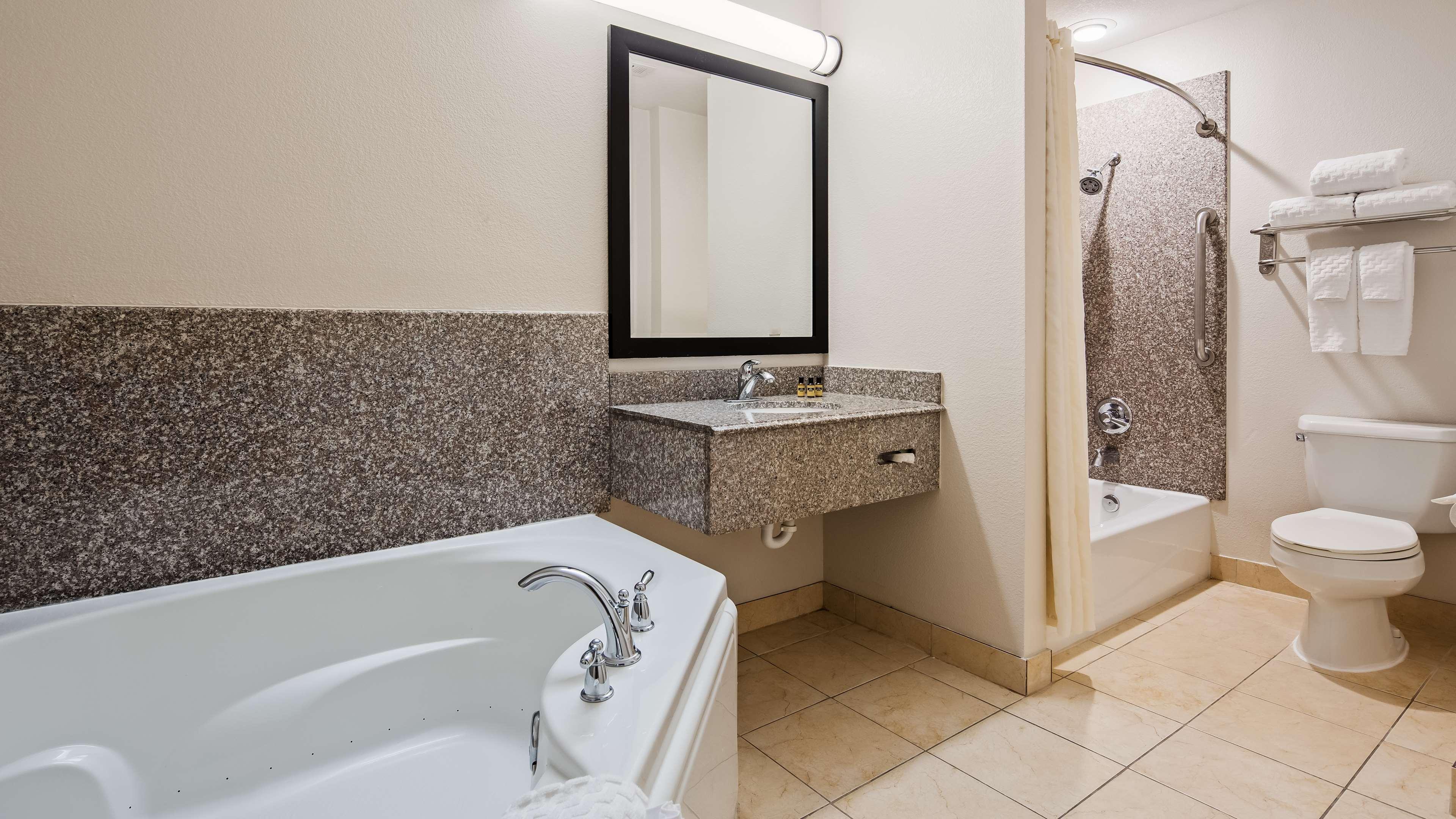 Best Western Plus Kansas City Airport - Kci East Dış mekan fotoğraf